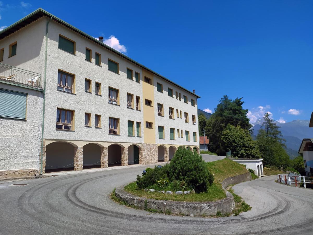 HOTEL BELLAVISTA Costiera dei Cech Morbegno Civo Exterior foto